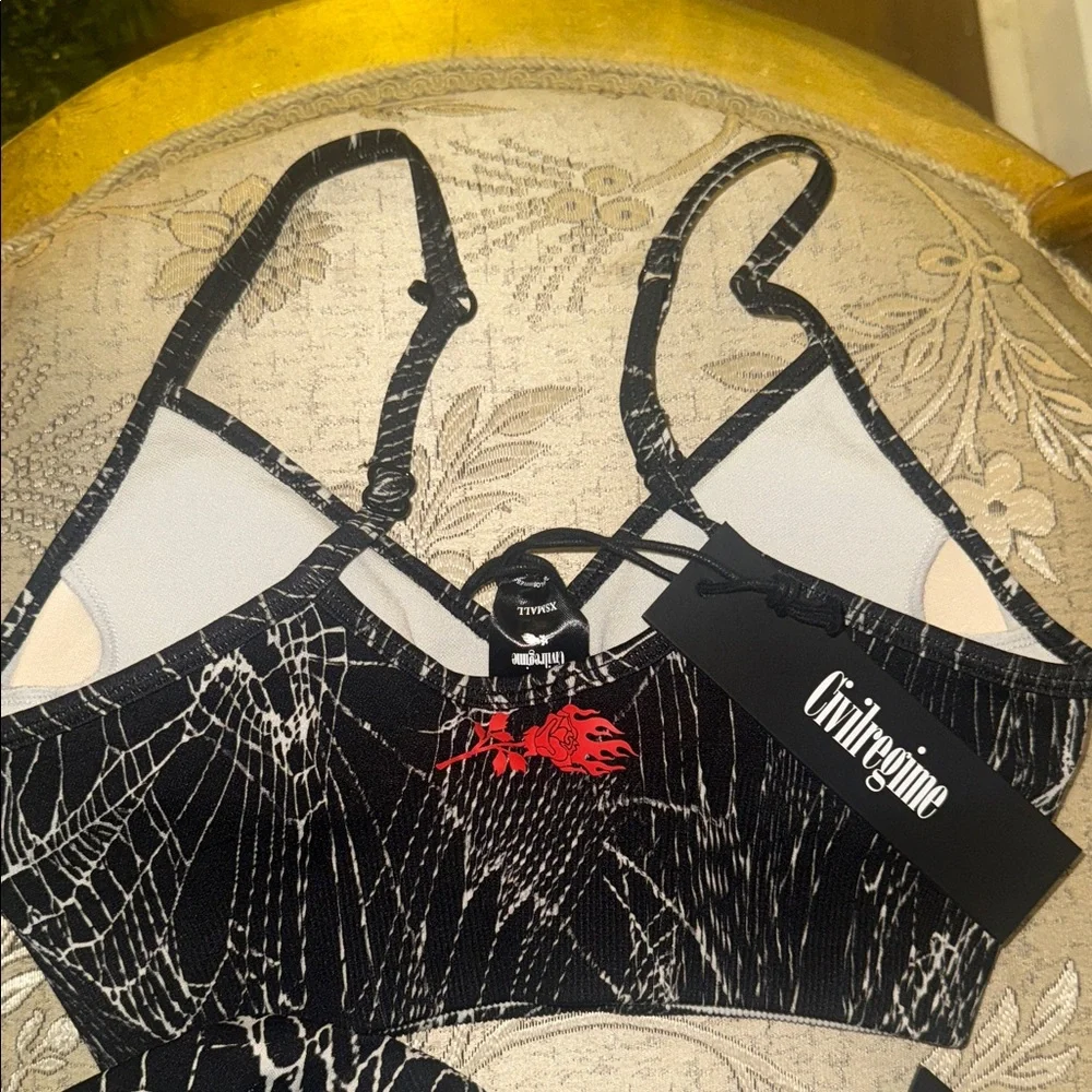 Civil Regime “Overran By Webs” Kelly Seamless Set - Picture 5 of 6